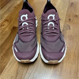 On Running Women’s Athletic Shoes in Mulberry & White